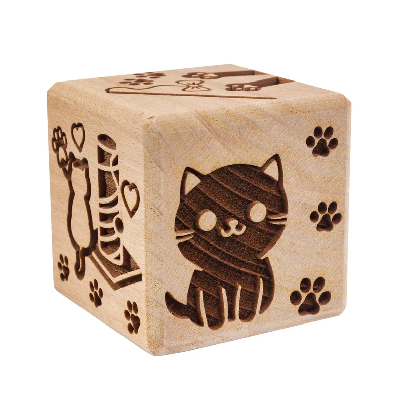 Cubo per dolci inciso Starmann, 6 cm, legno di faggio, 6 disegni, gatti